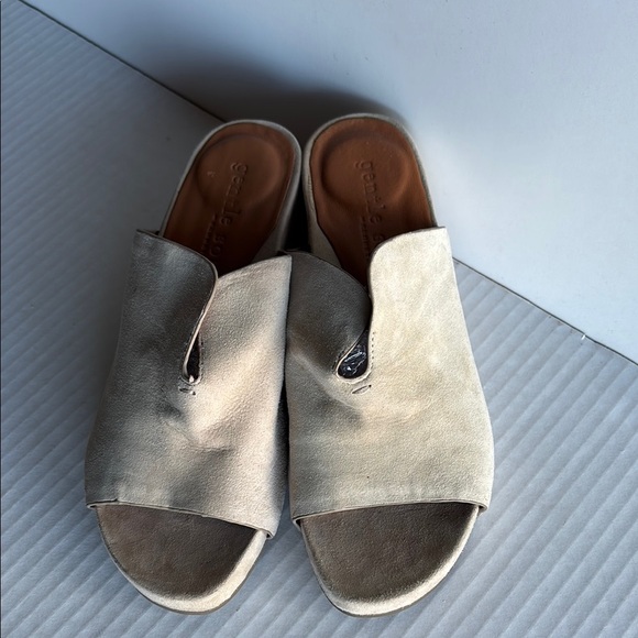 Gentle Souls Gisele Tan Suede Mule Kenneth Cole size 8.5 - Picture 1 of 12